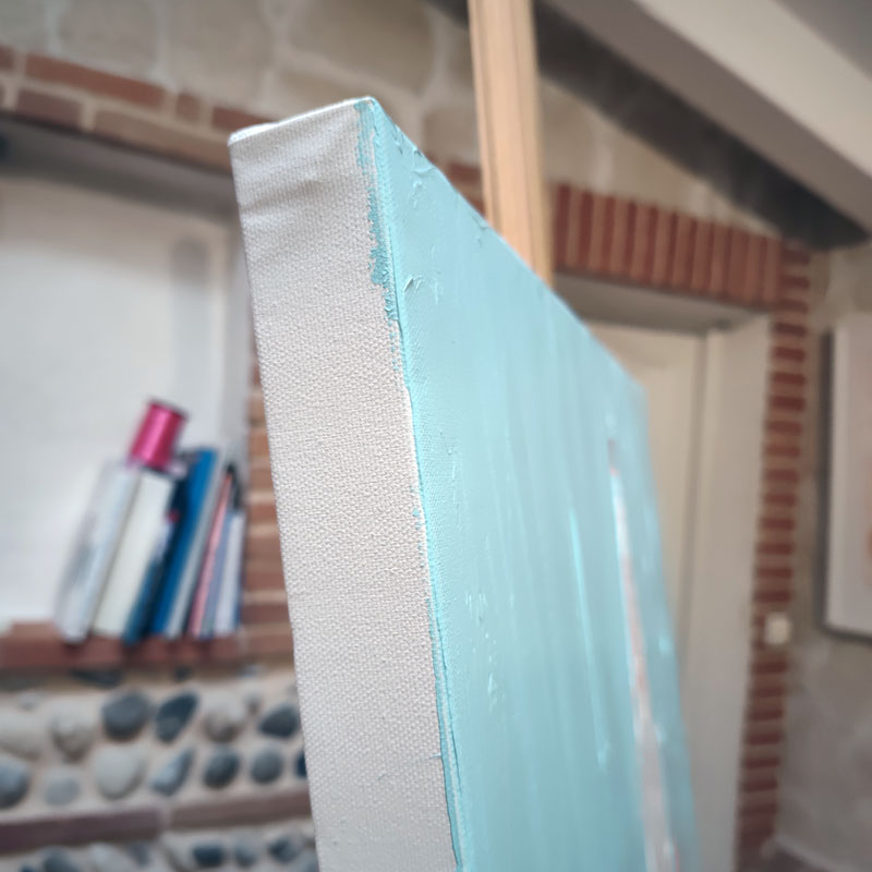 Peinture "Voilier du Matin Calme" vue de côté, voile blanche minimaliste sur fond bleu, ambiance fraîche et sereine