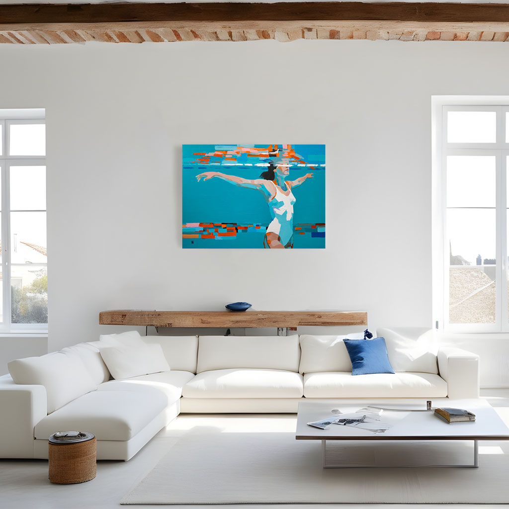 Tableau L'Envol Aquatique mis en situation sur un grand mur blanc au-dessus d'un canapé d'angle moderne