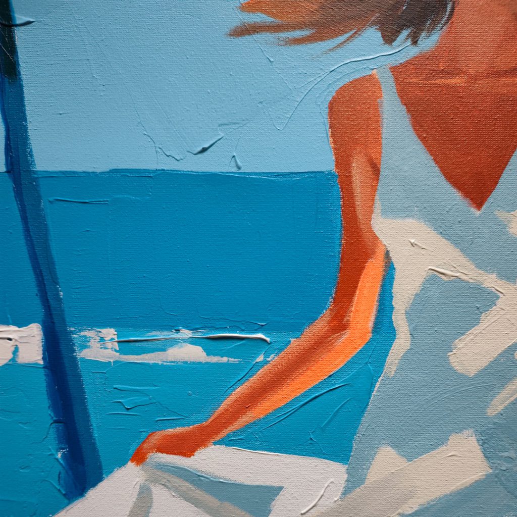 Gros plan sur les détails et les reliefs au couteau de la robe blanche et du fond azur de la toile Un dimanche au lagon